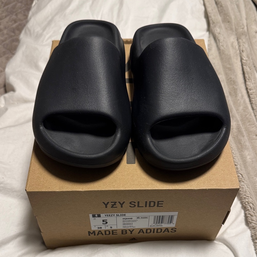 Adidas YZY Slide in Black
